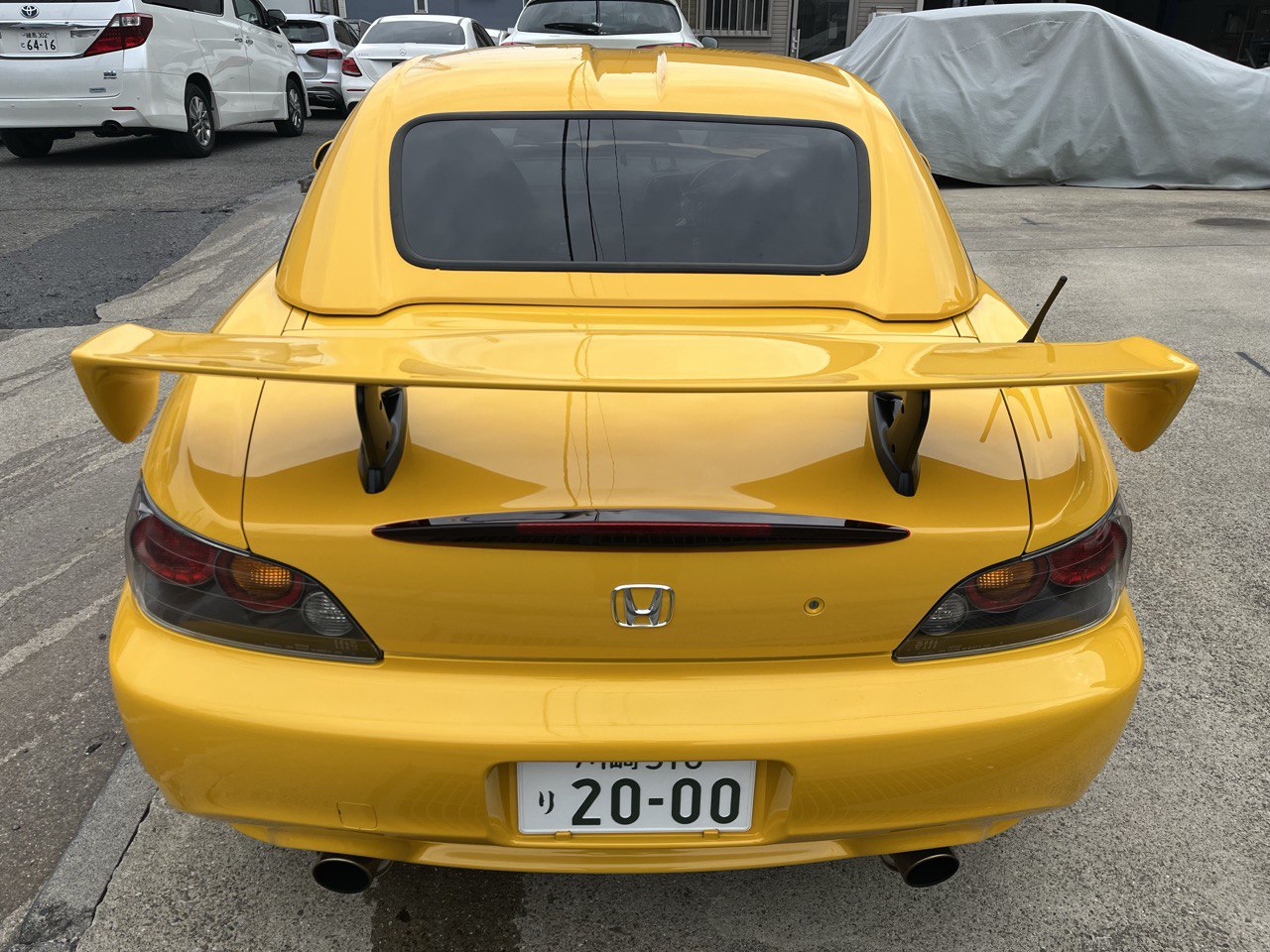 サーキット仕様のスポーツカー